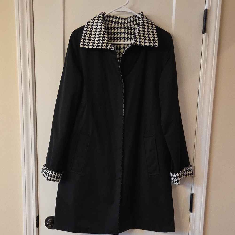 Jones New York Black and White Houndstooth Trench Coat REVERSABLE